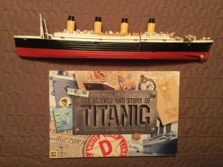 Rare Titanic Submersible Model And Book - Rare