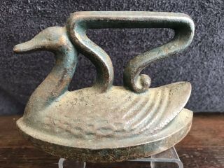 ANTIQUE RARE 5” SWAN CAST SAD IRON VINTAGE LAUNDRY CLOTHING HOME HEARTH OLD 2