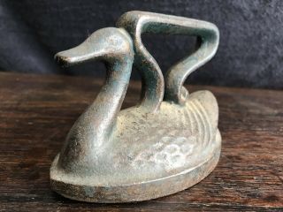 ANTIQUE RARE 5” SWAN CAST SAD IRON VINTAGE LAUNDRY CLOTHING HOME HEARTH OLD 6