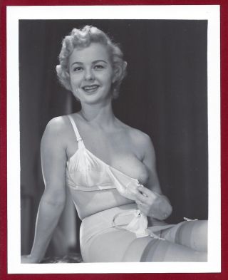 1950s Vintage Nude Photo Big Firm Breasts Puffy Slopes Perfect Body Blonde Pinup