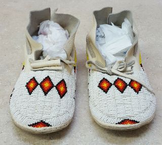 Hand Crafted Mens Size 8 Beaded Leather Native American Indian Moccasins