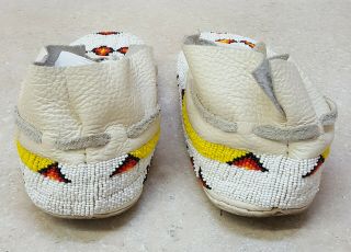 HAND CRAFTED MENS SIZE 8 BEADED LEATHER NATIVE AMERICAN INDIAN MOCCASINS 4