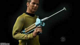 Star Trek Tos Kirk 1/6 Scale Figure W/ Phaser Mib Qmx Master Series Exclusive