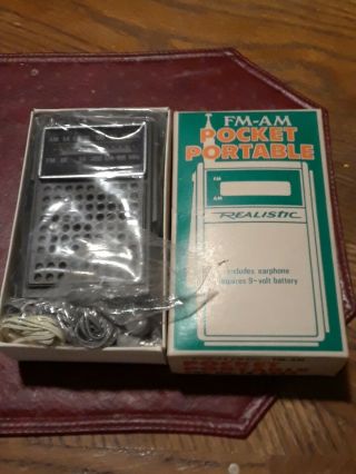 Vintage Realistic Pocket Portable AM/FM Radio 12 - 635A 2