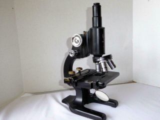 VINTAGE AMERICAN OPTICAL AO SPENCER LAB MICROSCOPE 3 OBJECTIVE CASE 5