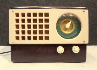 Vintage 1946 520 Emerson Model 520 Catalin Table Radio