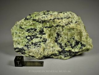 Green gemmy willemite - Franklin,  NJ 4