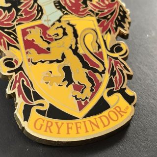 Harry Potter GRYFFINDOR Pin Trading Universal Studios The Wizarding World of 2
