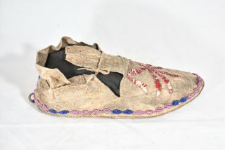 NATIVE AMERICAN - PORCUPINE QUILL AND BEADED SANTAN SIOUX MOCCASINS - 1880 - 1910 2