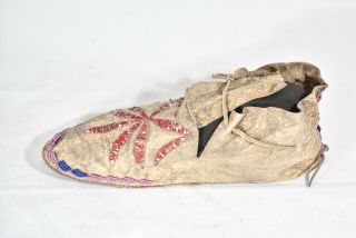 NATIVE AMERICAN - PORCUPINE QUILL AND BEADED SANTAN SIOUX MOCCASINS - 1880 - 1910 3
