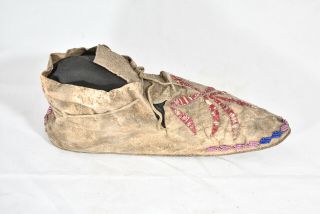NATIVE AMERICAN - PORCUPINE QUILL AND BEADED SANTAN SIOUX MOCCASINS - 1880 - 1910 4