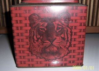 Vintage Tiger Bright Sweet Chewing Tobacco Tin Red Black Basket Weave Lunch Box 2