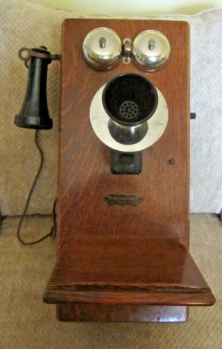 Montgomery - Ward Oak Wood Magneto Wall Telephone.
