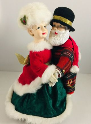 Collectible Rare Santa And Mrs.  Claus Skating Dancing Musical