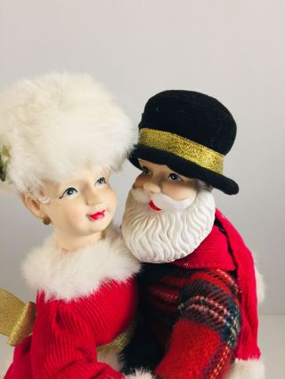 Collectible rare Santa and mrs.  Claus skating dancing musical 2