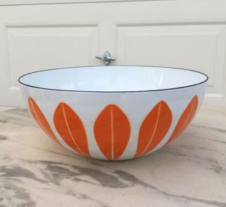 Vintage MCM Cathrineholm Enamelware 9.  5” Bowl In White W/ Orange Lotus Pattern 3