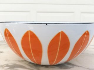 Vintage MCM Cathrineholm Enamelware 9.  5” Bowl In White W/ Orange Lotus Pattern 7