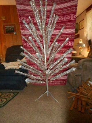 Vintage PECO 5 ft 10 in Aluminum Christmas Tree w/box 46 Branches Plus 2 Extra 2