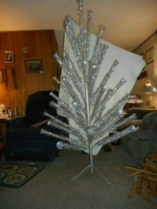 Vintage PECO 5 ft 10 in Aluminum Christmas Tree w/box 46 Branches Plus 2 Extra 4