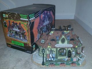2008 Lemax Spooky Town PHANTOM STATION - In Like New/Mint - Retired 2