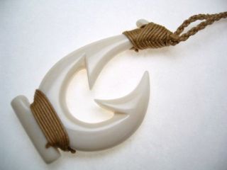 Hawaiian Hawaii Jewelry Fish Hook Bone Carved Pendant Necklace/choker 35058 - 1