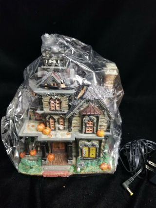 Lemax 85708 DREADFUL MANOR Spooky Town Lighted Building Halloween Decor 5