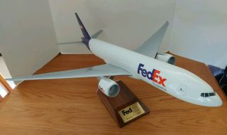 Pacmin Boeing 777 - 200f 1/100 Desk Top Display