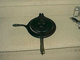 Griswold American Puritan Cast Waffle Iron & Base 8