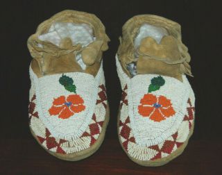 Pair Native American Sioux Indian Beaded Moccasins