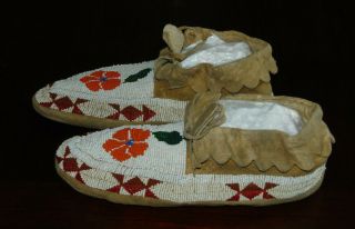 PAIR NATIVE AMERICAN SIOUX INDIAN BEADED MOCCASINS 2