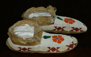 PAIR NATIVE AMERICAN SIOUX INDIAN BEADED MOCCASINS 3