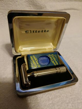 1953 Gillette President Y 4 One Piece Razor Case Blue Blades