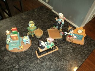 5 Piece Disney Pinocchio Figurine Desk Set