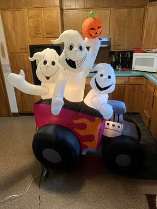 GEMMY 6ft HALLOWEEN INFLATABLE AIRBLOWN 3 GHOST IN A HOTROD Race Car lights up 3