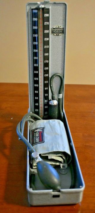 Vintage W A Baum Baumanometer Blood Pressure Meter Model 300 Made In Usa Ec