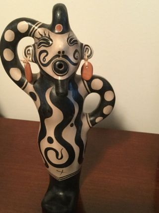 Virgil Ortiz Pottery Figure M: 10.  5” T5.  5”W (old Style Mono) 6