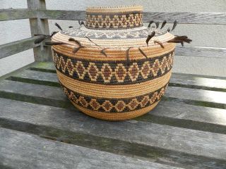 Outstanding Fine c.  1890 ' s Calif.  Yokuts Bottleneck Basket With Rattlesnake Bands 9
