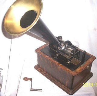 Edison Standard 2 Minute Cylinder Phonograph With Horn And Records