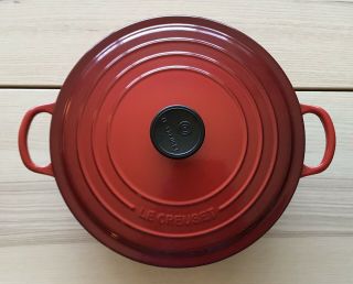 Le Creuset Signature 5.  5 Quart Round Dutch Oven Cerise Cherry Red Enameled Cast
