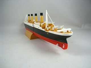 R.  M.  S Titanic Break Away Toy Boat Submersible Model 16 Inches Long 4
