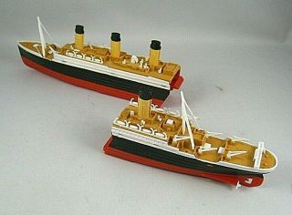 R.  M.  S Titanic Break Away Toy Boat Submersible Model 16 Inches Long 7