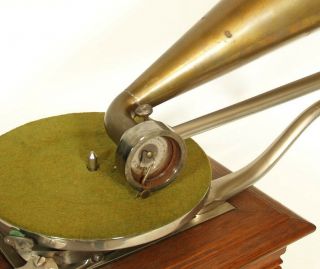 1901 Zon - O - Phone Parlor Phonograph w/Orig.  All - Brass Horn 3