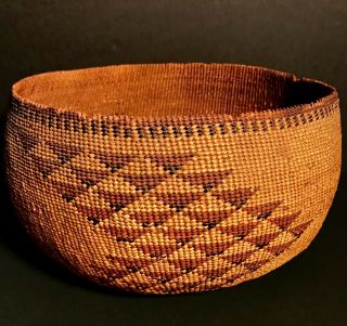 Fine Large 8.  5” N.  California Yurok Basket,  Twined,  Bear Grass,  C1900