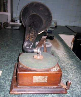 Berliner Gramophone Phonograph Ratchet,  lever wind 2