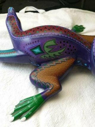 OAXACA WOOD CARVING LIZARD 2002 BY JACOBO AND MARIA ANGELES 11