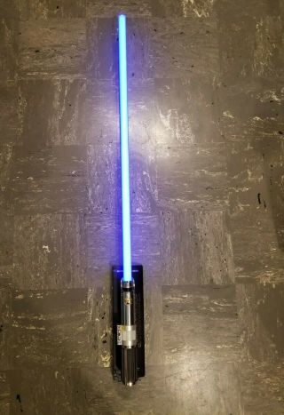 Anakin Skywalker Master Replicas Force Fx Lightsaber 2005 Stand