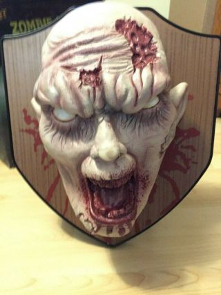 Animated Moaning Zombie Head Wall Plaque Jaw Mouth Moves Trophy Mount Groans