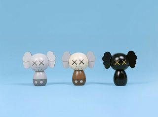 Kaws:holiday Japan Limited Kokeshi Doll Set (set Of 3) (order Confirmed) (x/1000)