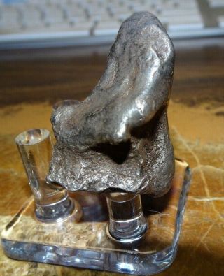 74 gm.  SIKHOTE ALIN IRON METEORITE ; TOP GRADE; RUSSIA WITH STAND; MUSEUM GRADE 5