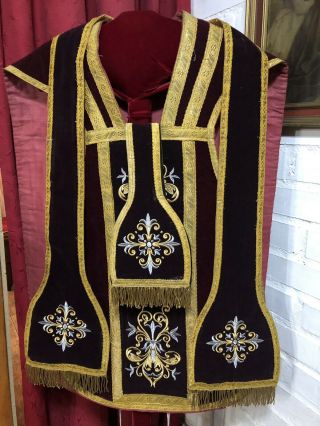 Red embroderie Roman Chasuble,  vestment,  chalice,  monstrance,  reliquary 10